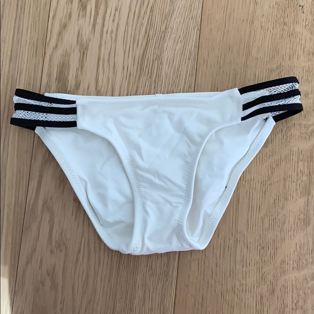 BIKINI BOTTOM
